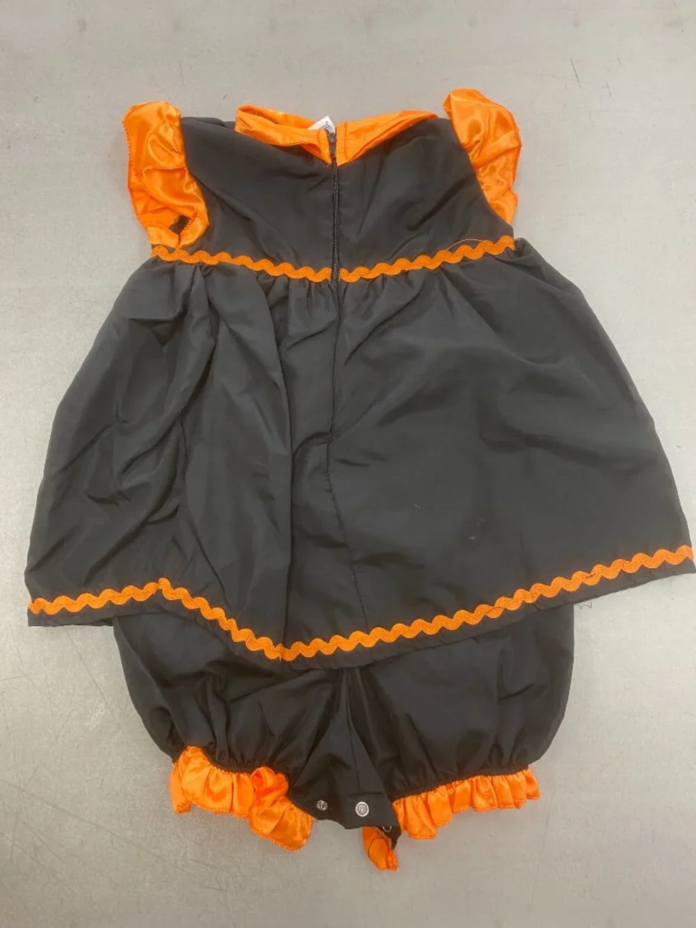 Wee Witch Infant Costume (Medium 12-18)